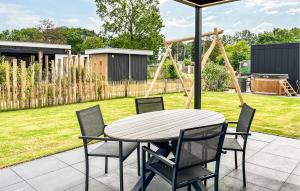 Beautiful Home In Voorthuizen With Wifi