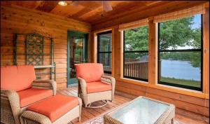 Dog Friendly Lakefront Escape Dock Fire pit game room