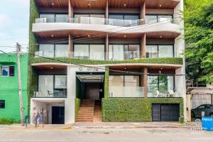 Adorable Rooftop Pool, Reliable WiFi, Near 5th Ave