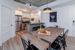 2BR Condo 10 min to Old Quebec Pool & Gym