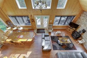 4BR Chalet Near Baie-Saint-Paul HotTub Sleep 10