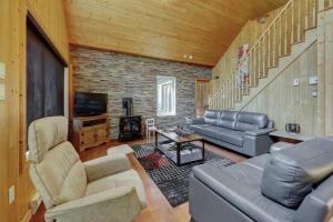 4BR Chalet Near Baie-Saint-Paul HotTub Sleep 10