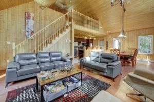 4BR Chalet Near Baie-Saint-Paul HotTub Sleep 10