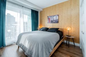 Loft Smart TV kitchen Gym 98 Walkscore