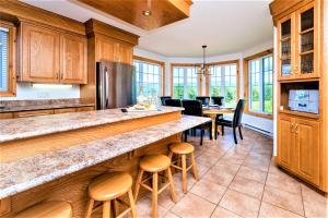 Charlevoix 4BR Cottage Hot Tub & Game Room 12