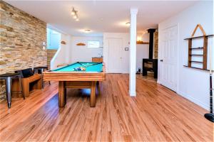 Charlevoix 4BR Cottage Hot Tub & Game Room 12