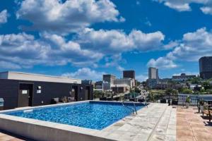 1CH Rooftop poolCuisineSmart TVGym750m QC