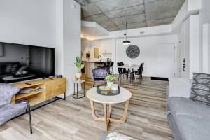 Penthouse ParkingRooftop poolGym750m Vieux-QC