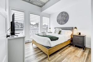 Penthouse ParkingRooftop poolGym750m Vieux-QC