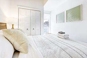 Penthouse ParkingRooftop poolGym750m Vieux-QC