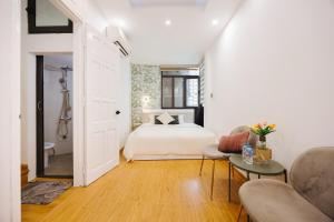 Old town,massage chair,large kitchen,king size bed