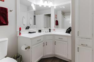 SAVE BIG Walkable Uptown Dallas 2BR Nightlife