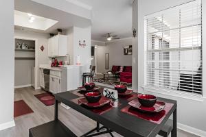 SAVE BIG Walkable Uptown Dallas 2BR Nightlife