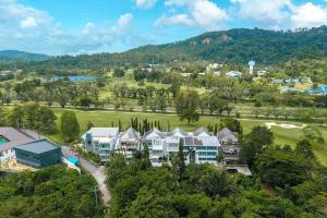 Golf Retreat Stunning Course Views Sleeps14 V325