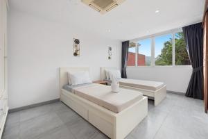 Golf Retreat Stunning Course Views Sleeps14 V325