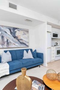 Downtown condo Steps to Entertainment District