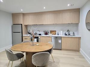 Brand New Spacious Suite with Kitchen and Laundry