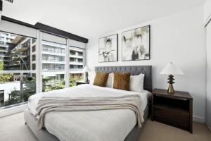 CityPlace Skyline Retreat Sleeps 5 w Patio