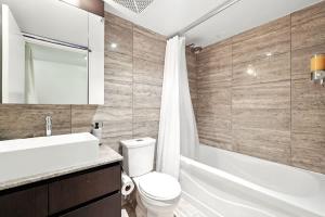 CityPlace Skyline Retreat Sleeps 5 w Patio