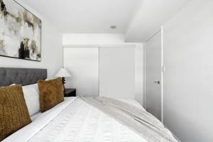 CityPlace Skyline Retreat Sleeps 5 w Patio