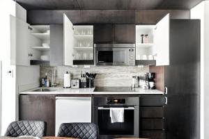 CityPlace Skyline Retreat Sleeps 5 w Patio