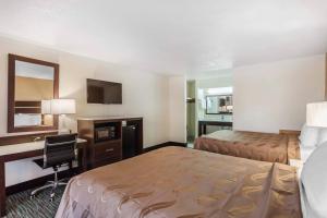 Queen Room with Two Queen Beds - Non-Smoking room in Quality Inn South Boston - Danville East