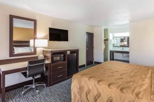 King Room - Non-Smoking room in Quality Inn South Boston - Danville East