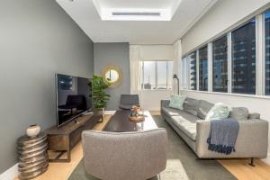 Spacious 2 Bedroom Table Mountain Views