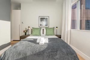 Spacious 2 Bedroom Table Mountain Views