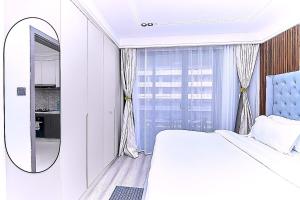 Marble Mist Suite, Unique 1 bed with a pool & view