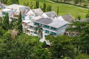 Family & Group Retreat with Golf Course View V330