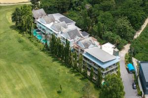 Family & Group Retreat with Golf Course View V330