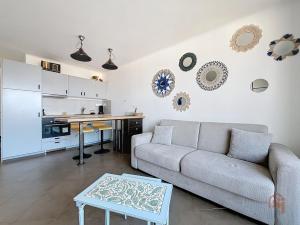 Sea view - Balcony - Beach - Free parking - Séjour