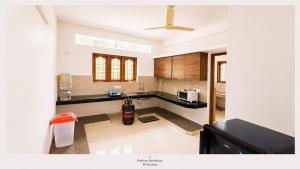 PAZHOOR RESIDENCY Homestay 11 Rooms in 3 Apartments