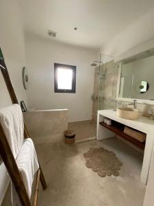 Spacious 3BR Villa with Large Pool in Padonan-Canggu