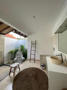 Spacious 3BR Villa with Large Pool in Padonan-Canggu