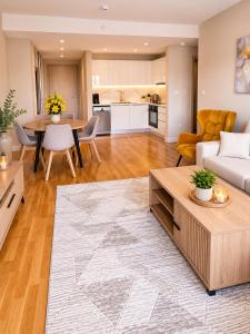 Elegant City View Apartment near Diamond Mall