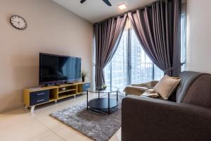 Datum Jelatek Residence By Bedstay