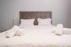 Sleek & Stylish 2-Bedroom Apartment