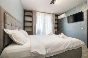 Sleek & Stylish 2-Bedroom Apartment