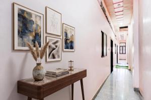 FabHotel Chandra Dreams - 600m from Banaras Railway Station