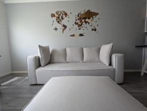 City comfort stylish Apartment with Balcony Views