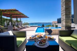 LUXURY VILLA PARADISE 120m from sandy beach, heated pool, billiard, max 12 pax