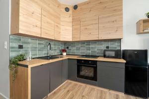 Charming Studio in Poznań with Balcony Close to City Attractions by Noclegi Renters