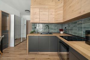 Charming Studio in Poznań with Balcony Close to City Attractions by Noclegi Renters