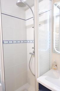 Apartment facing the port 50m from the beach