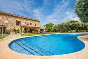 Beautiful Finca Ca SHomo in Tranquil Village