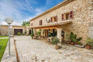 Beautiful Finca Ca SHomo in Tranquil Village