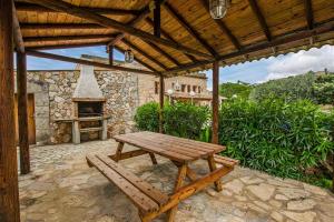 Beautiful Finca Ca SHomo in Tranquil Village