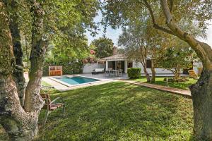 Charming Casa Pequeña in Tranquil Residential Area